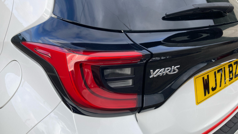 Toyota Yaris 1.5 Hybrid Design 5dr CVT Hybrid Hatchback